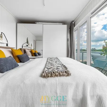 Schwimmendes Haus Hygge * オルペニッツ