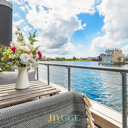 Schwimmendes Haus Hygge Дом отдыха Ольпениц